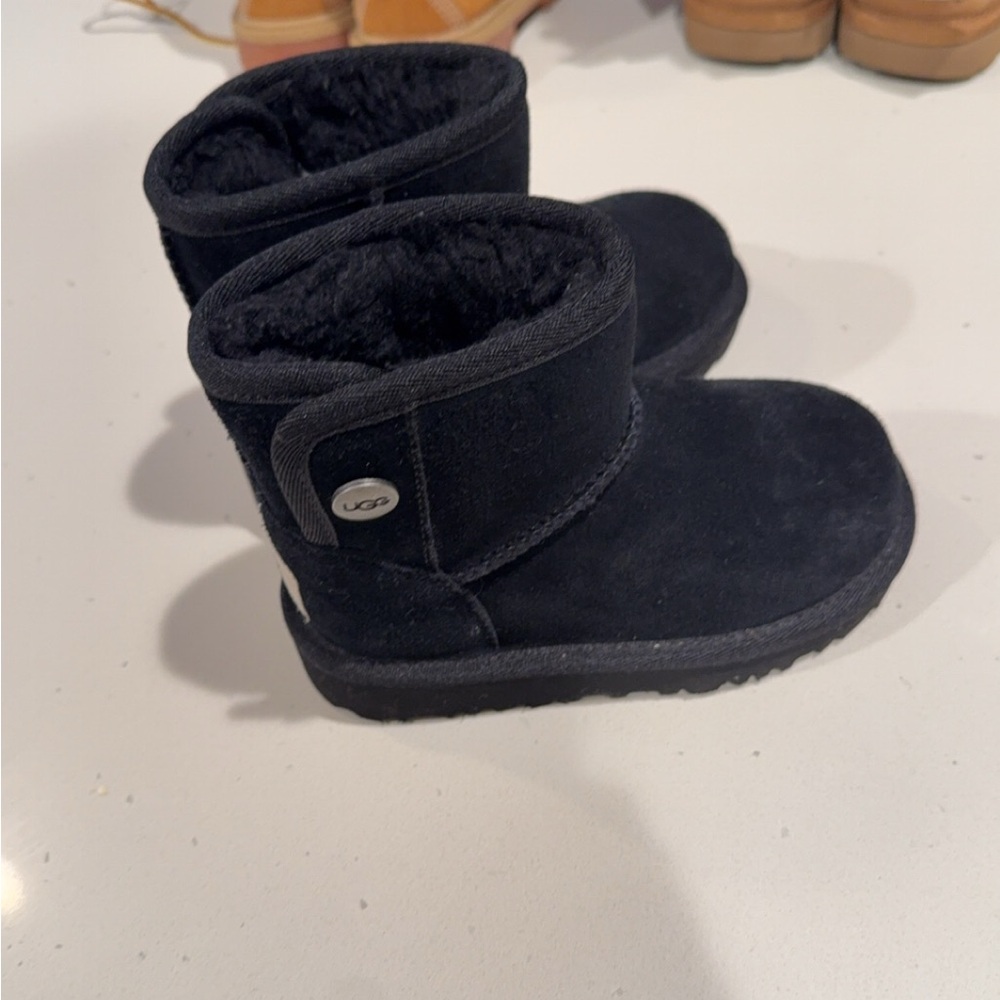 Toddler Classic Mini Uggs in Black